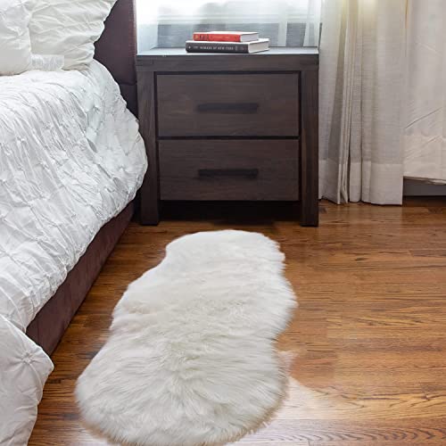 Latepis Faux Sheepskin 2x4 Shag Throw Rugs White Fur Sheep Skin Rug Carpet Alfombras para Habitacion Furry Rug for Bedroom Cushion Home Décor, Sheepskin
