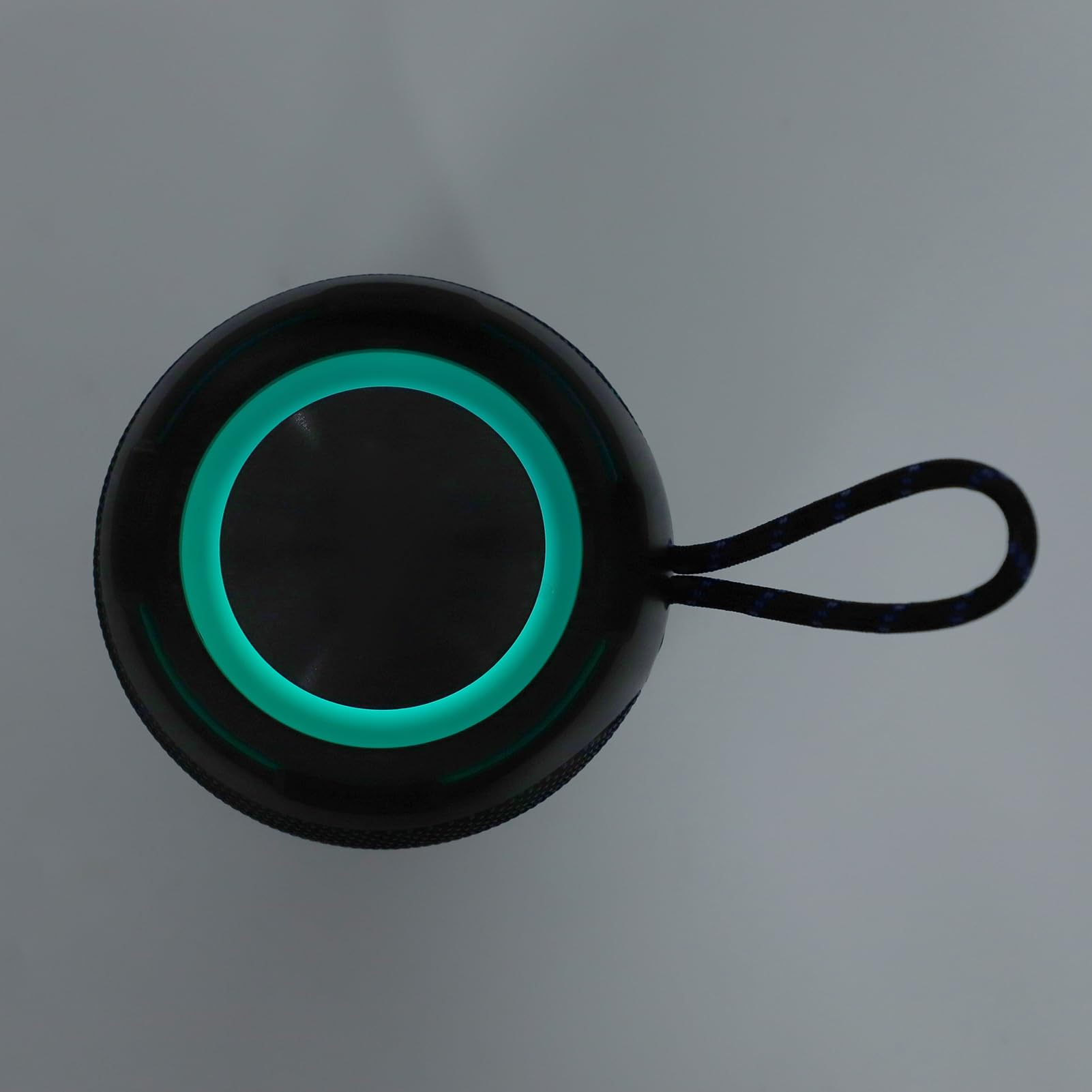 ASHATA Altoparlante Bluetooth portatile senza fili con bassi migliorati e lunga durata della batteria, ideale per viaggi e giochi.