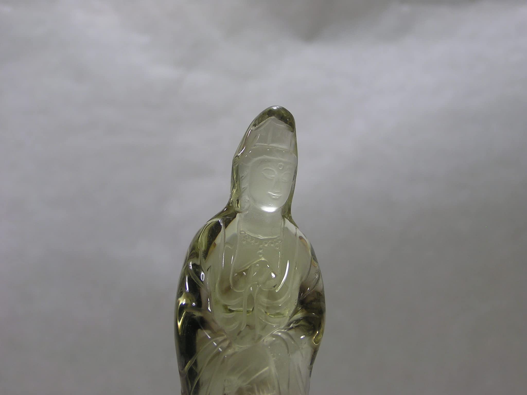 シトリン観音様 仏像彫刻 天然石製 シトリン 黄水晶 観音菩薩 台座付き 13cm