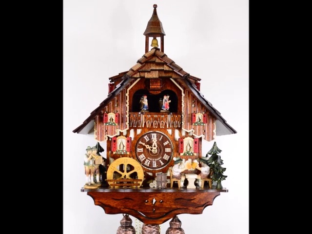 Horloge coucou de la forêt noire rétro, maison en bois, réveil mural