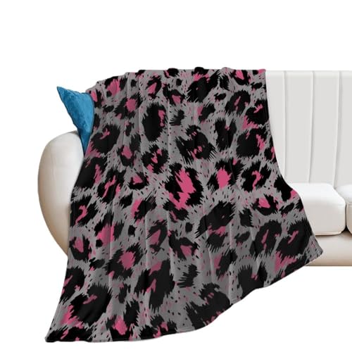 Couverture polaire léopard rose pour vos soirées cocooning devant la télé