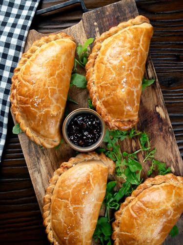 Cornish Hampers & Gifts 4x Traditional Gourmet Cornish Steak Pasties - Elegant Packaging - Great As A Gift - Pasty Hamper - Birthdays Anniversary & Special Occasions