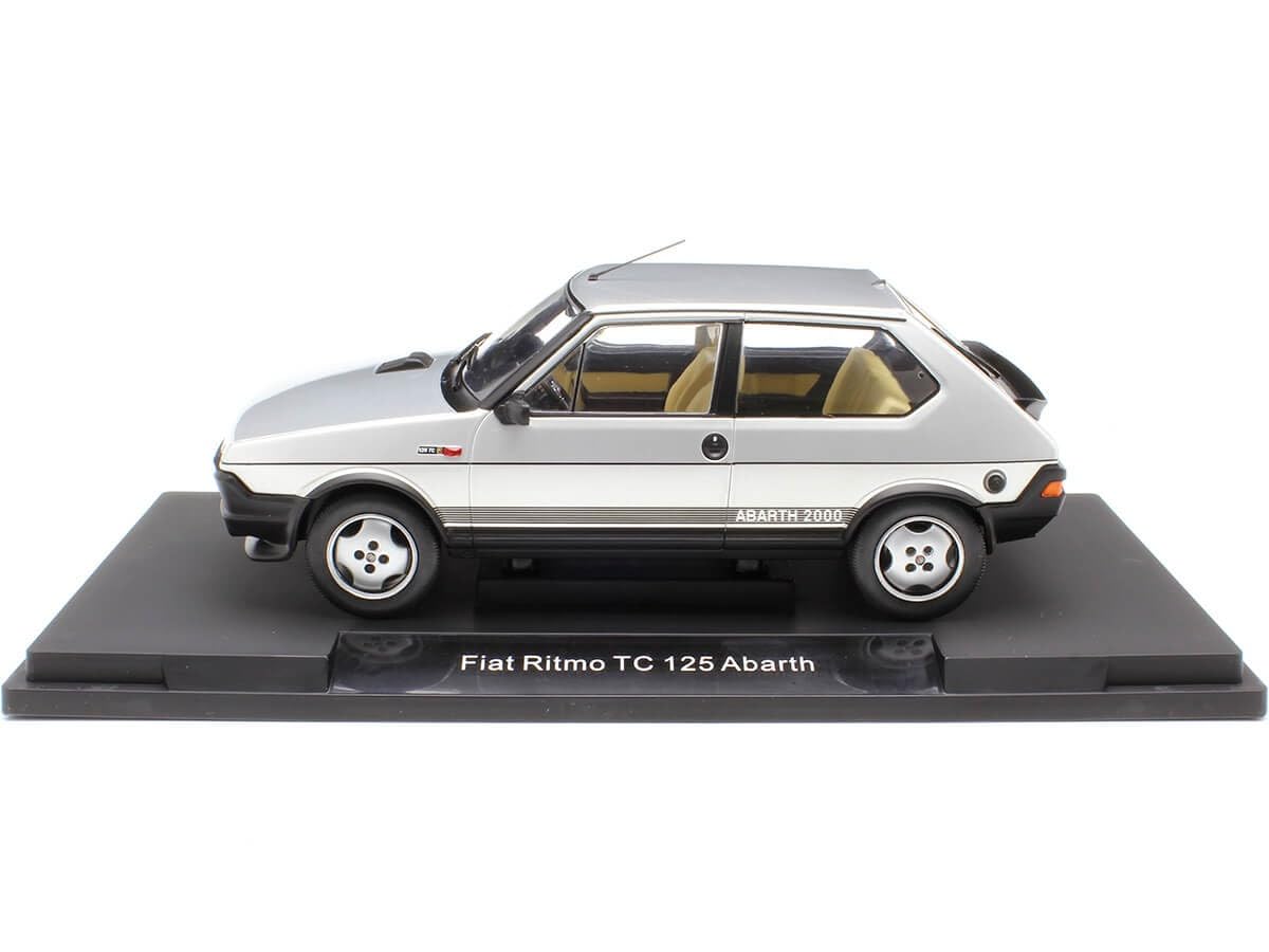 MODELLINO IN SCALA COMPATIBILE CON FIAT RITMO TC 125 ABARTH 1980 SILVER 1:18 MODELCARGROUP MCG18417