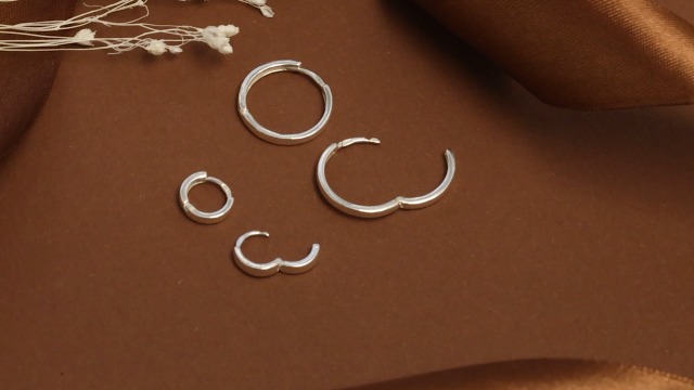 Orecchini Donna Cerchio in Oro Bianco - Gioielleria Amadori