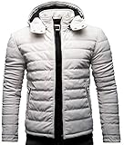 Das minimalistische Design der Jacke, die perfektionierte Passform und das sichtbar hochwertige Material lässt Dein neues Outfit zum Hingucker werden.