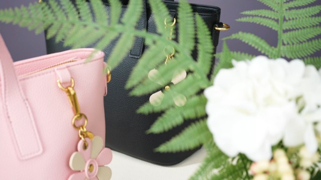 Bolso grande tipo tote para mujer con bandolera y asa miniatura 7