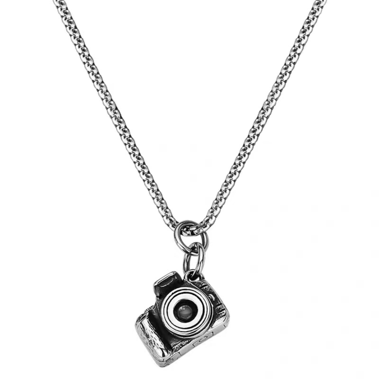 Collar de cámara en acero titanio pulido con micrograbado de alta definición 8