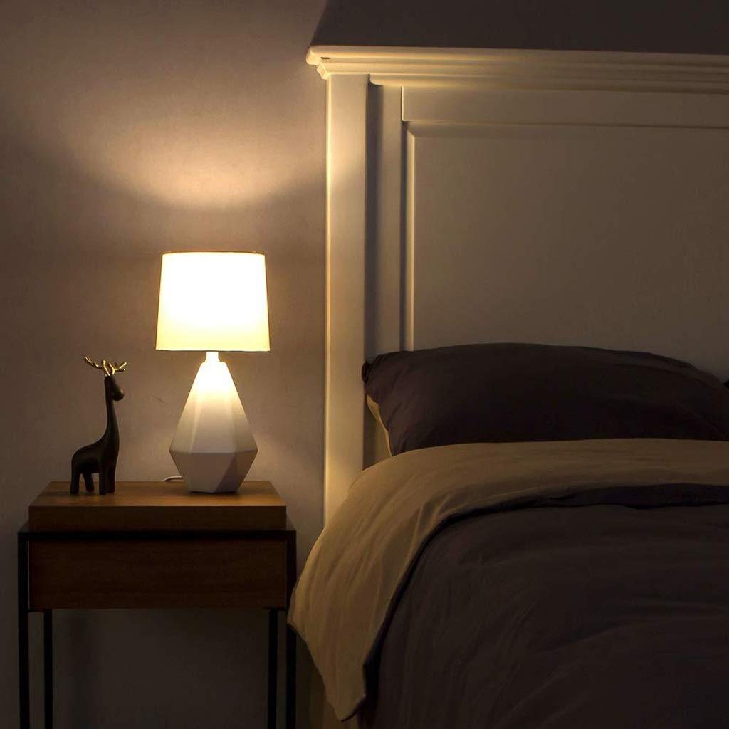 Lampy stołowe do sypialni Nowoczesne ceramiczne małe białe nieregularne geometryczne salon sypialnia lampka nocna lampa biurkowa z białym abażurem z tkaniny gabinet dekoracja