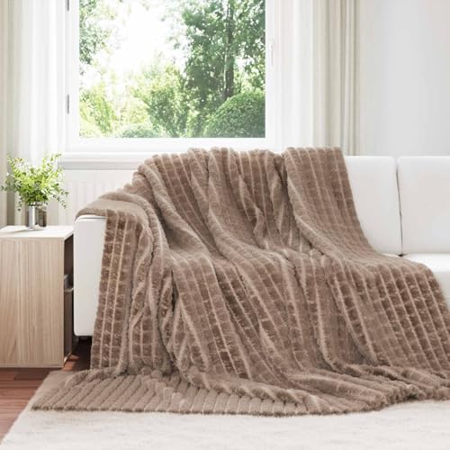 Image of GeenYuu Throw Blanket Camel Fleece 240 x 220 cm Soft Breathable Cuddly Blanket for Sofa Living Room Bedroom Versatile Bedspread Plaid Couch Blanket Warm Fluffy