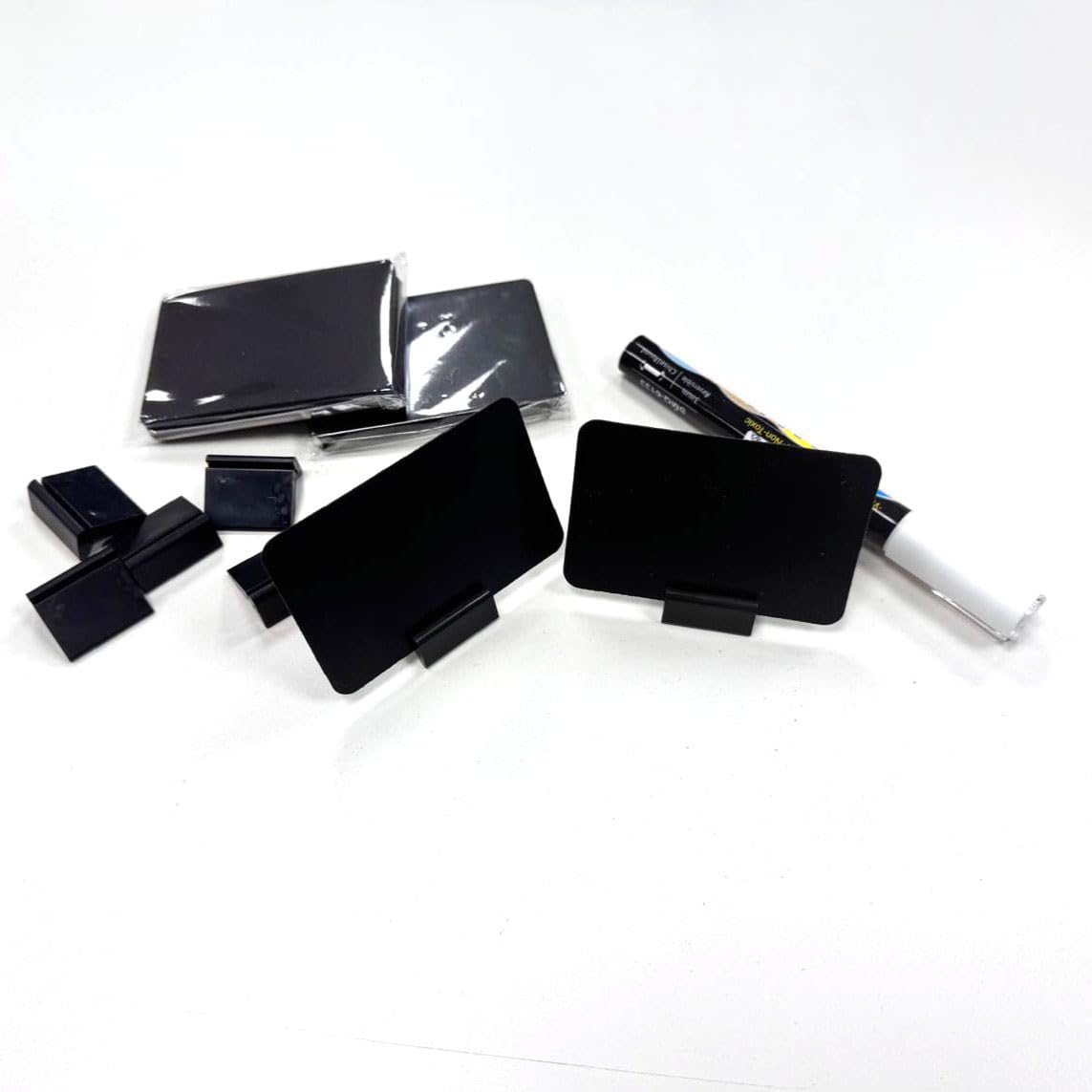 Confezione da 40 lavagne sintetiche riutilizzabili + 40 basi da 25mm + pennarello a gesso liquido, Porta Prezzi Lavagna Sintetica, Lavagne per Prezzi, Mini Lavagne per Porta Prezzi (Nero)