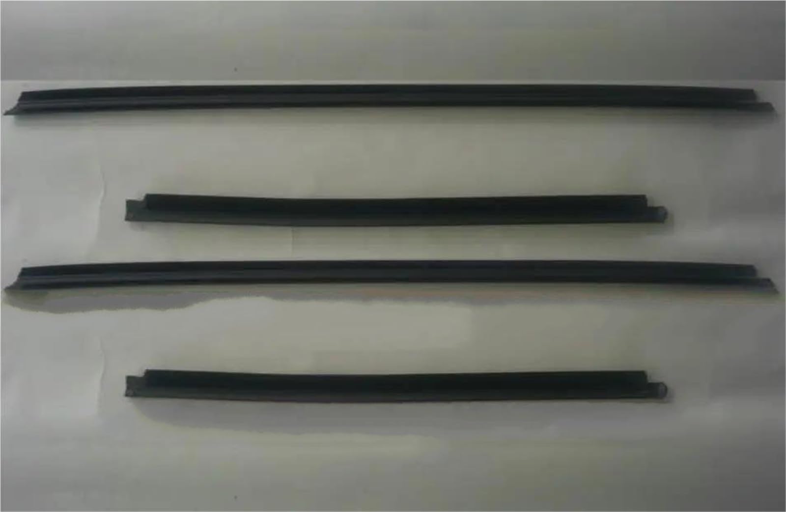 Qibbei One Color 1 Piece Car Outside Windows Rubber For Hyundai For Getz 2006-2011 Weatherstrip Moulding Belt Line 82210-1C001