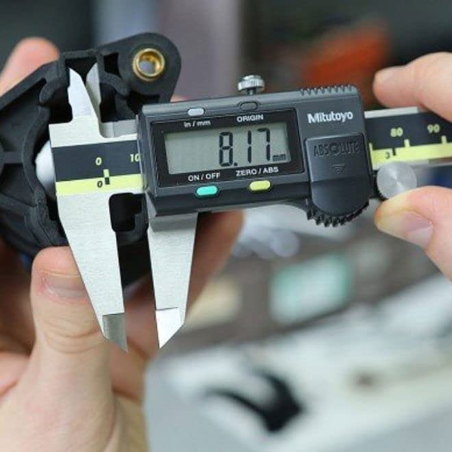 Calibrador absoluto Digimatic (rango: 0 a 150 mm) para talleres mecánicos, médicos, investigación y laboratorio | Modelo: Mitutoyo 500-196-20 Absoluto
