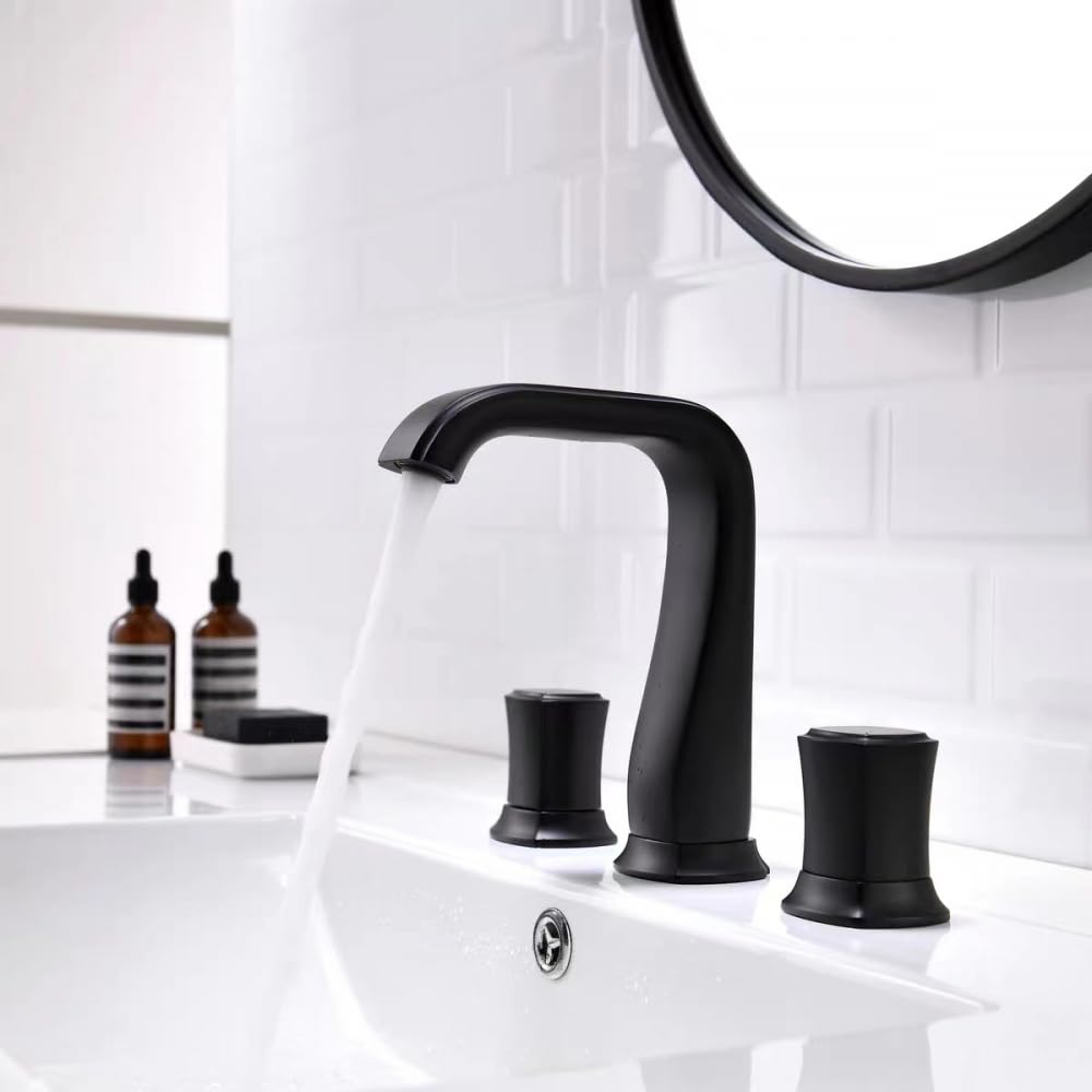 Robinet d'évier répandu or rose et noir pour créer une salle de bains moderne et zen