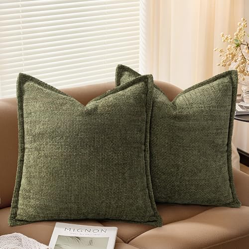 Housse de coussin chenille pour rénover un canapé fatigué