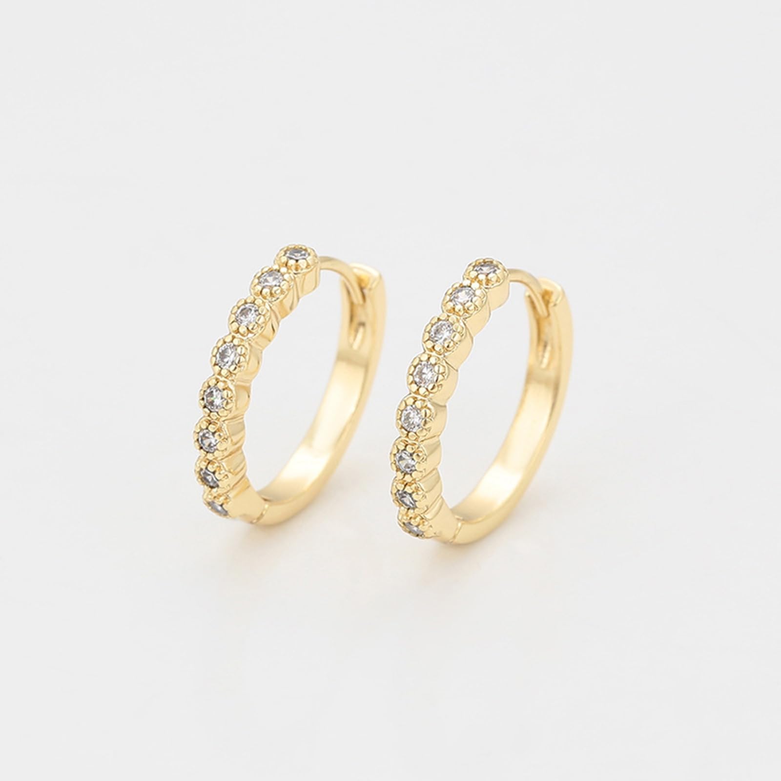 Pendientes de aro vintage de oro blanco para mujer con moissanita