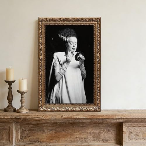 Toile Bride Doing Her Makeup Frankenstein pour un bureau moderne - 4