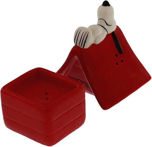 Best Brands Disney - Juego de 2 saleros y pimenteros de cerámica para dormir en su caseta para perros, perfectos para cualquier mesa, fáciles de