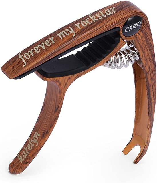 Personnalisé Nom personnalisé Guitar Capo Custom Wood Alliage Capo pour guitare acoustique réglable Capo adapté pour guitare basse, guitare électrique et Ukulele Cadeaux de musique d'anniversaire (style 1 - C'est bon.