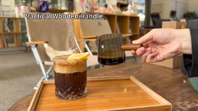 Vaso medidor 6 oz de vidrio borosilicato con asa de madera miniatura 7
