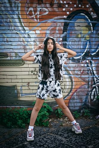 Image of Girls Summer Outfits Kids Hooded-Shirts and Elastic Waist Shorts Sets | short sleeve drop shoulder hooded shirt and shorts with two pockets tie dye leopard letter