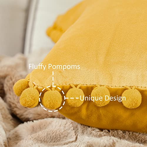 Topfinel 2er Set Samt Kissen mit Pompoms Einfarbig Kissenbezüge Dekorative Kissenhülle Kopfkissen Sitzkissen Dekokissen Couchkisen für Sofa Schlafzimmer Büro Auto 50X50cm Gelb