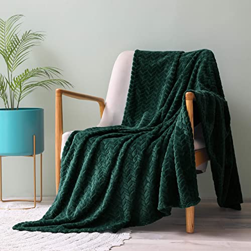 Exclusivo Mezcla Large Flannel Fleece Throw Blanket, Jacquard Weave Leaves Pattern