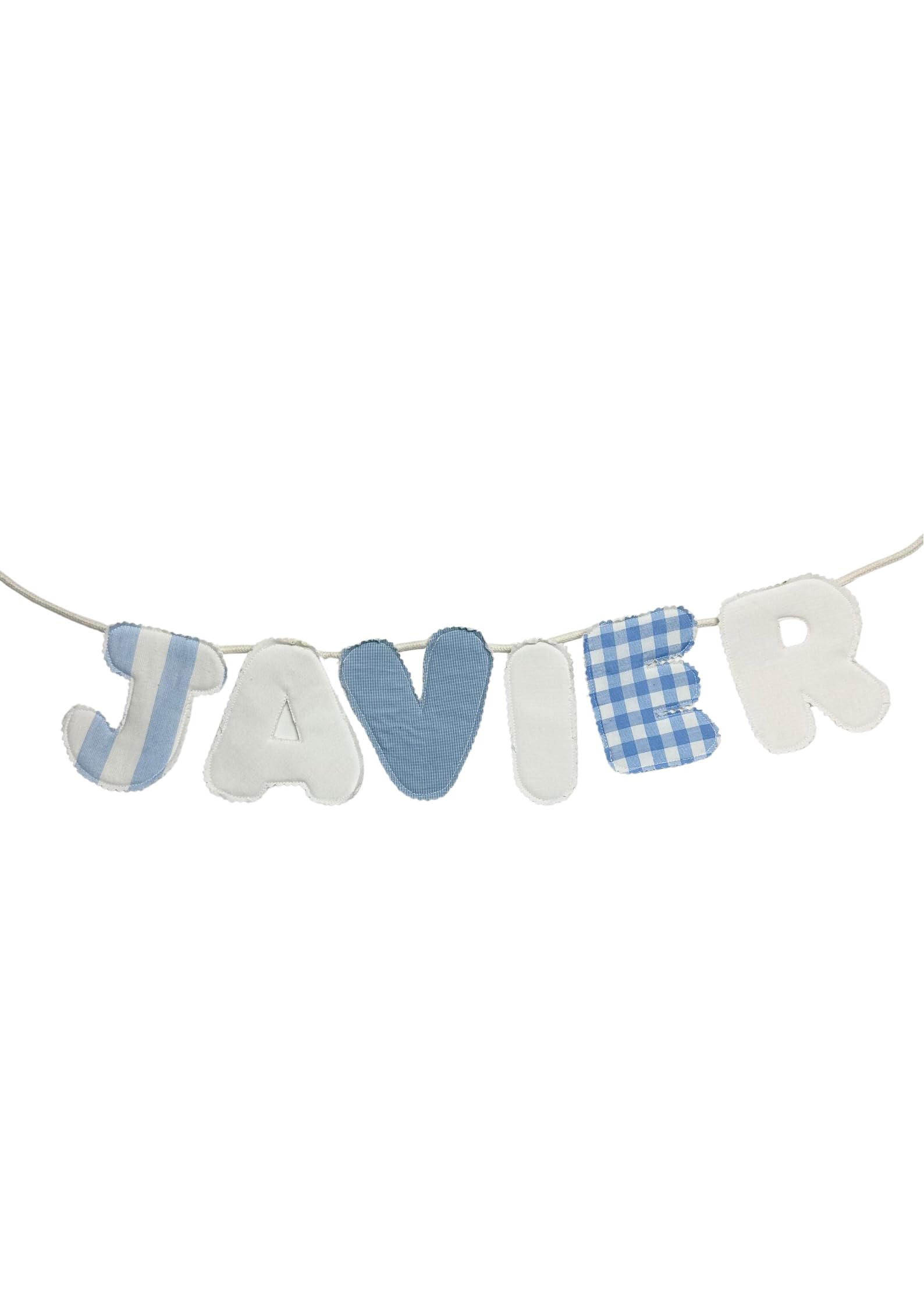 Guirnalda con nombre personalizada para bebé que soluciona la decoración de paredes vacías
