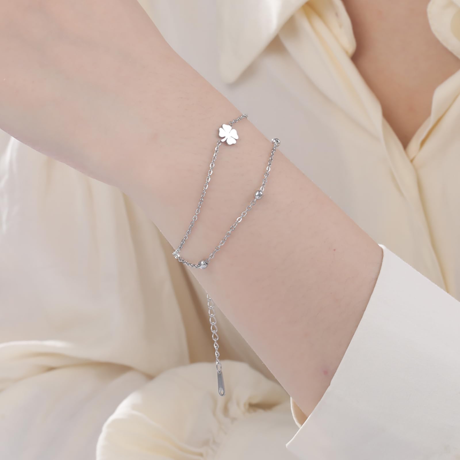 VASSAGO Bracciale da donna con quadrifoglio, in acciaio inox, con quadrifoglio, portafortuna, alla moda, idea regalo per le donne