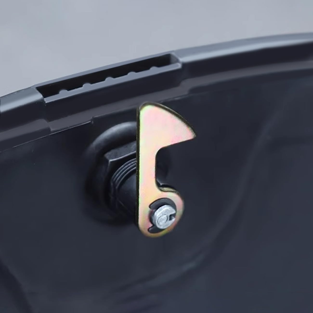 Serratura di ricambio per bagagliaio per scooter per moto elettrica, scatola di blocco per chiavi in plastica in alluminio e plastica, serrature a cilindro con chiave, include ganci sostituibili di 4