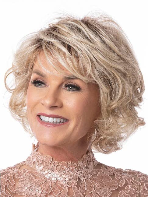 Miniatura 3 de Toni Brattin Encantadora peluca de color marrón claro de 6.75 pulgadas de longitud al hombro, capas cónicas, rizos suaves, ondas, ChangeLite,