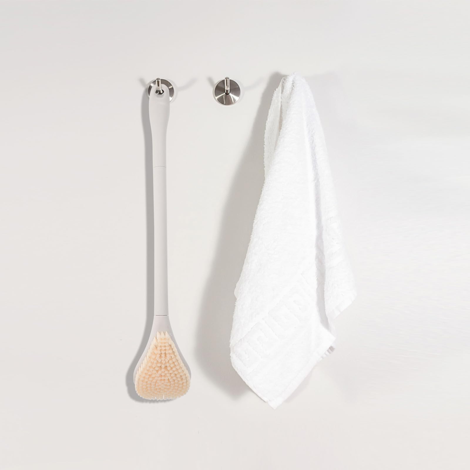 Cepillo Limpiador de Pies de Mango Largo para Ducha y Baño | Doble Cara, Abs y Pa, Color Blanco, Diseño Ergonómico, Limpieza Profunda de Piel Muerta