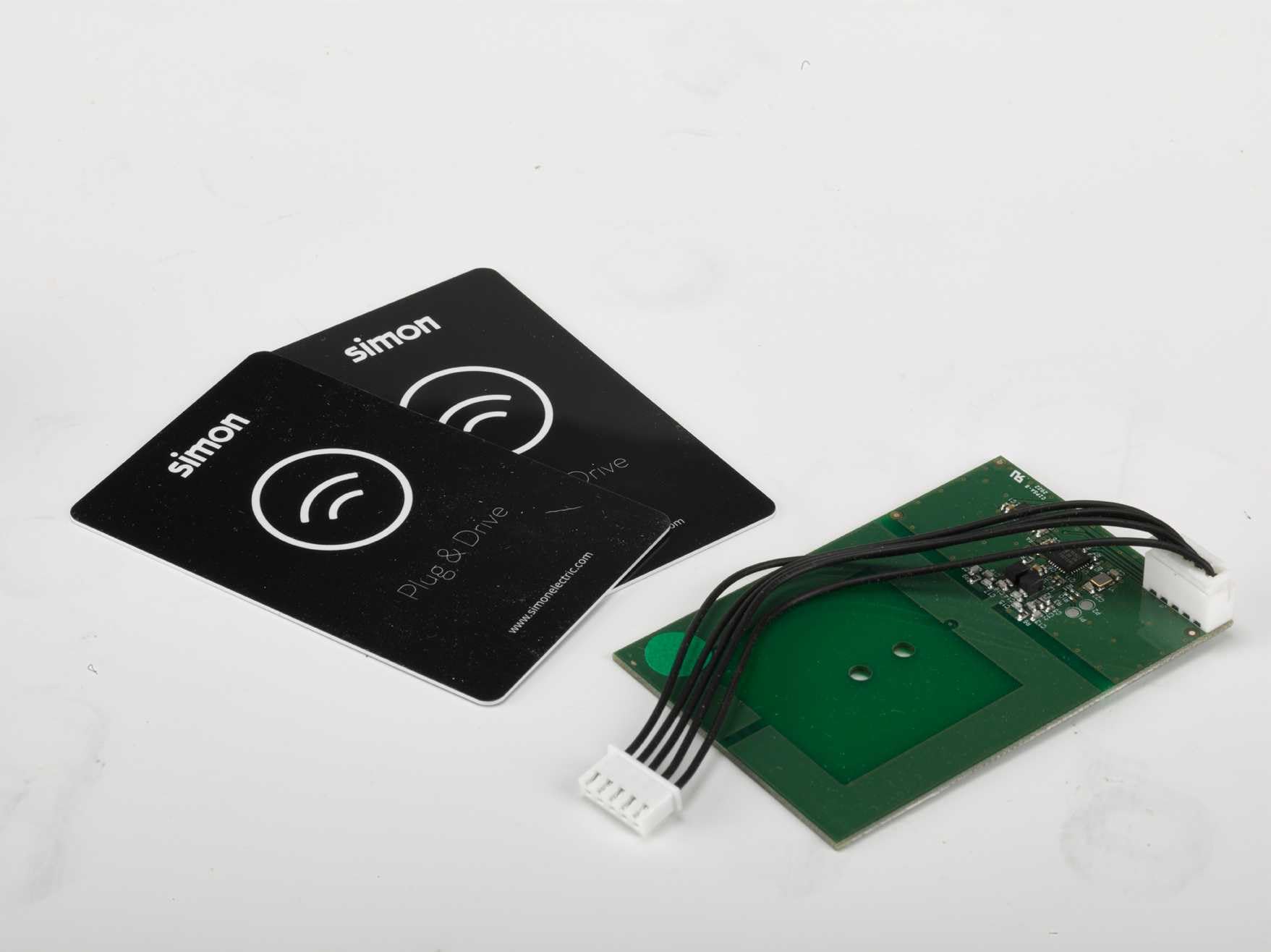 Lector RFID + 2 tarjetas RFIDSimon SM34accesorioSIMON 0695000-010