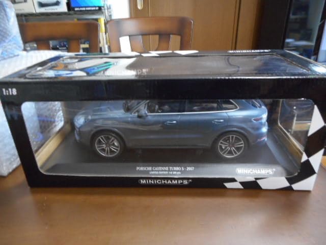 Amazon | 1/18 ミニチャンプス ミニカー カイエン ターボS 2017