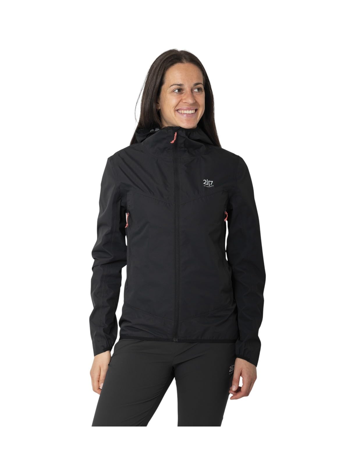2117 of Sweden Jacks - Chaqueta para mujer con capucha de 2,5 l, impermeable, transpirable, compacta. Perfecta para aventuras al aire libre con capucha ajustable y costuras selladas.