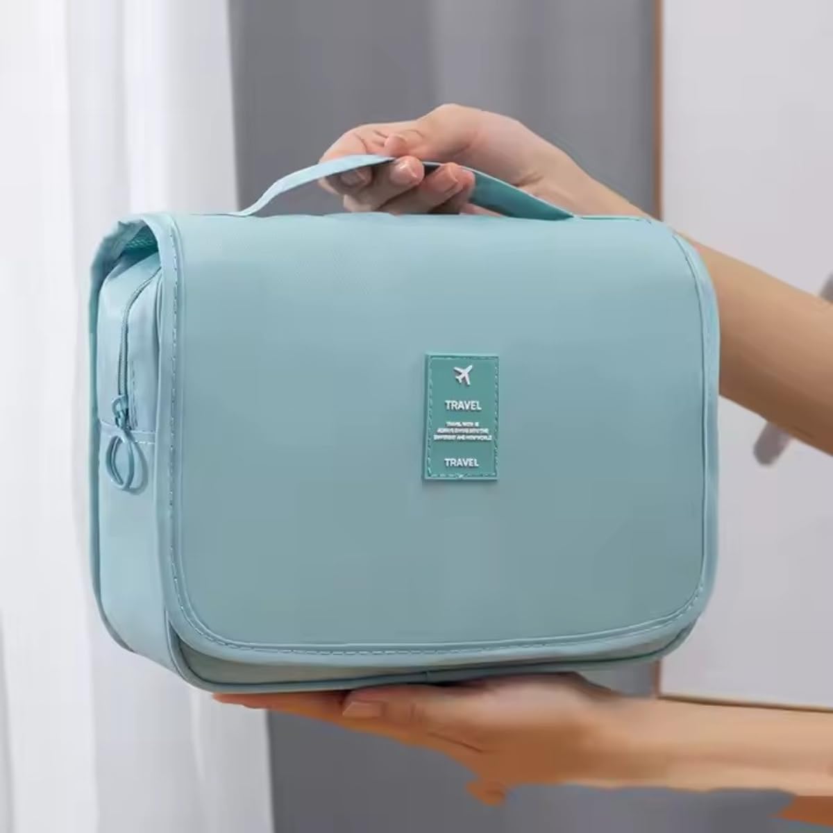 Bolsa Necessaire Maquiagem Cosméticos Feminina Viagem Com Divisória e Cabide para Pendurar Organizador de Maquiagem Muito Espaço para Maquiagem Shampoo Perfumes Higiene Pessoal (Azul Claro) Bolsa Necessaire Maquiagem Cosméticos Feminina Viagem Com Divisória e Cabide para Pendurar Organizador de Maquiagem Muito Espaço para Maquiagem Shampoo Perfumes Higiene Pessoal (Azul Claro)