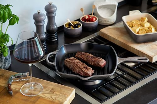 Foto von LE CREUSET Signature Gusseisen-Grillpfanne, Quadratisch, 26 cm, Für alle Herdarten inkl. Induktion geeignet, 2,86 kg, Ofenrot