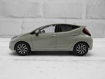 非売品 1/30 新型アクア　ミニカー　M65 ブラック×ベージュ 非売品 1/30 新型アクア ミニカー M65 ブラック×ベージュ