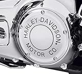 Dieser Kupplungsdeckel (Derby Cover) verkörpert den Harley-Stil. Das ist auch gut so, denn schließlich trägt sie unseren Namen. Harley-Davidson Motor Co. Kollektion.