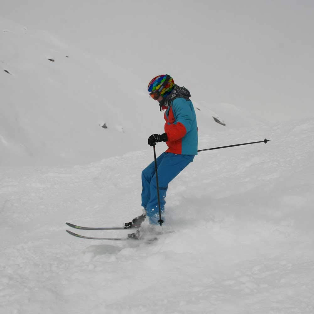 Coolcasc Multisport pokrowiec na kask z nadrukiem strzałek