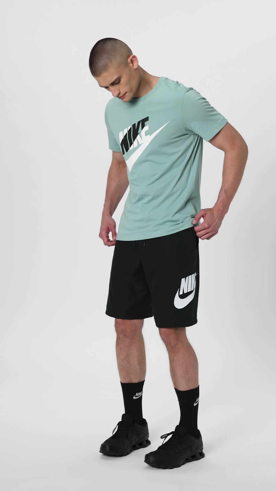 Amazon.com | Nike Men's Reax 8 NSW Sl, Black/Black-Anthracite, 6