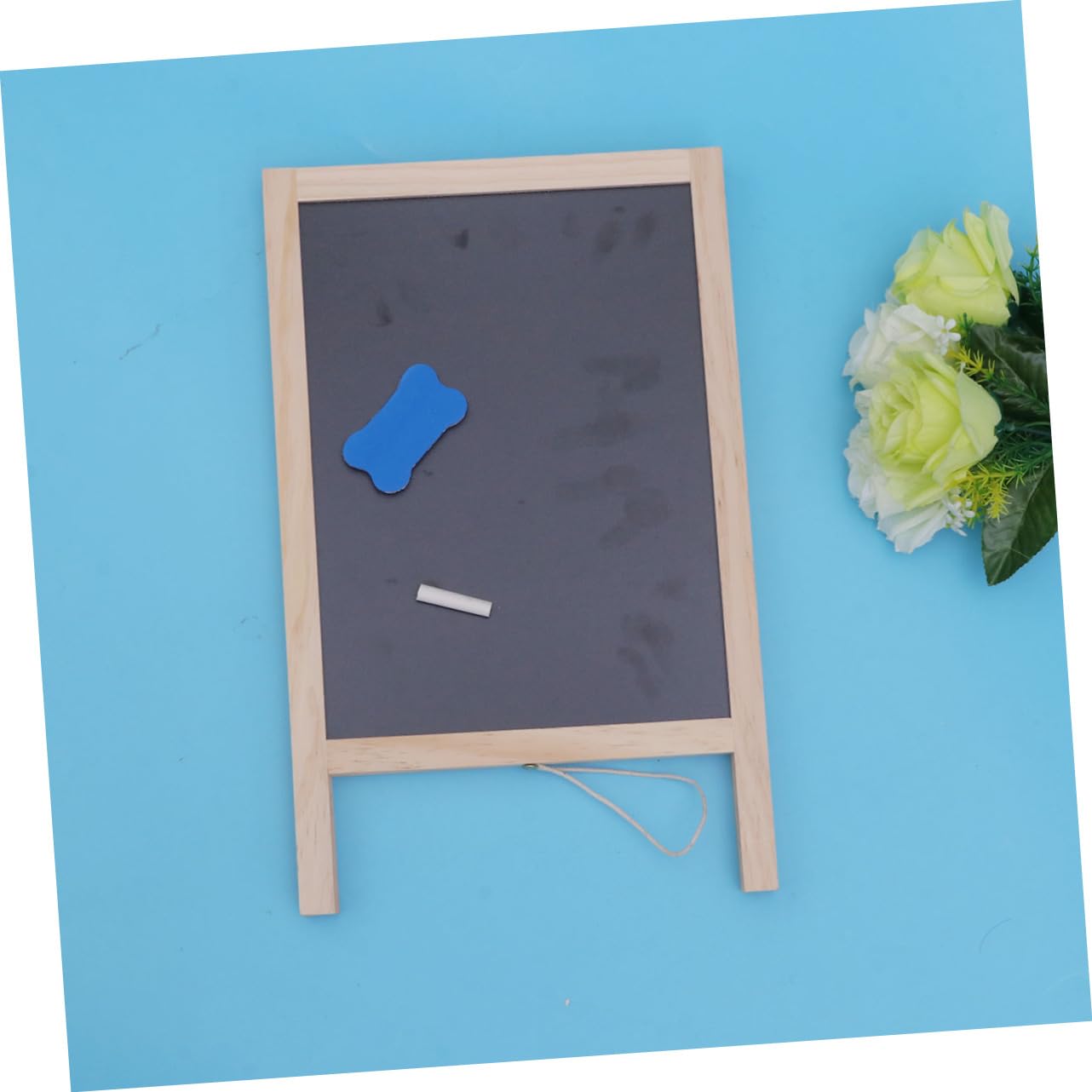 Tableau Noir Double Face 25 X 40 Cm sur Chevalet Bois Trépied Support Stable pour Comptoir de Bar et Garçon et Filles Usage Bureau Scolaire Couleur Aléatoire