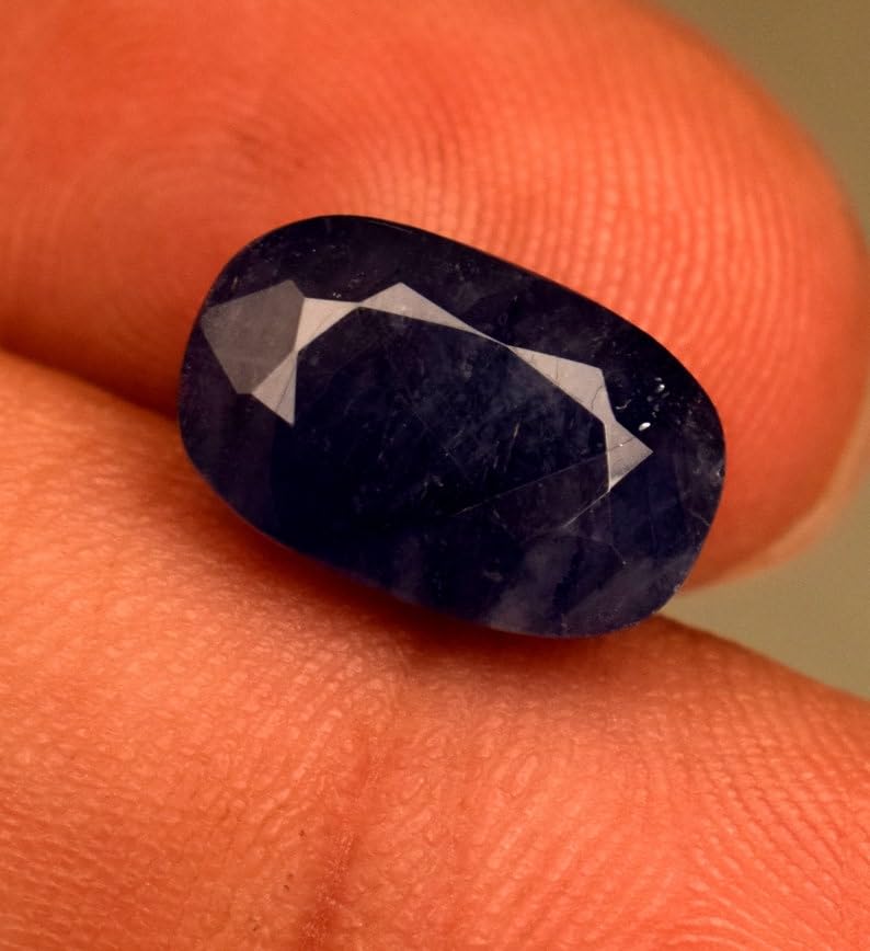 Saphir bleu de Ceylan naturel en forme coussin pour créer une bague d'exception