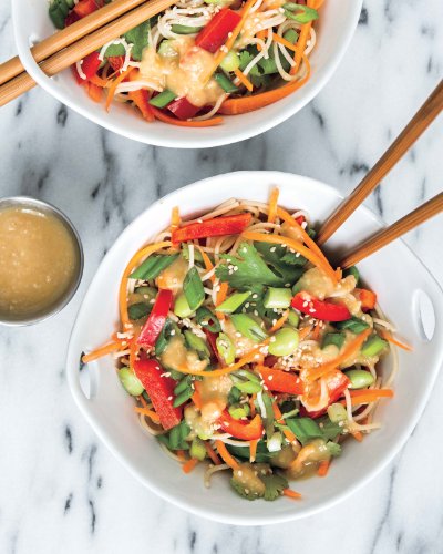 The Oh She Glows Cookbook: Over 100 Vegan Recipes to Glow from the Inside Out