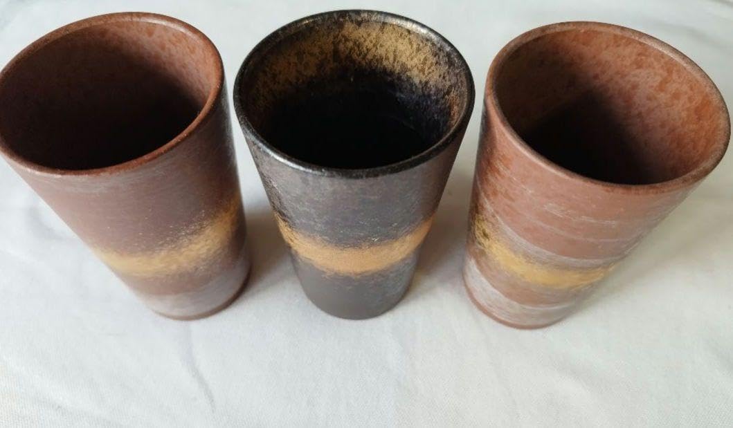 Arita Pottery Pottery Kiln with Gold Powder: The World of Artisan That resonates with The Heart. Toetsu kiln Creates Traditional Crafts