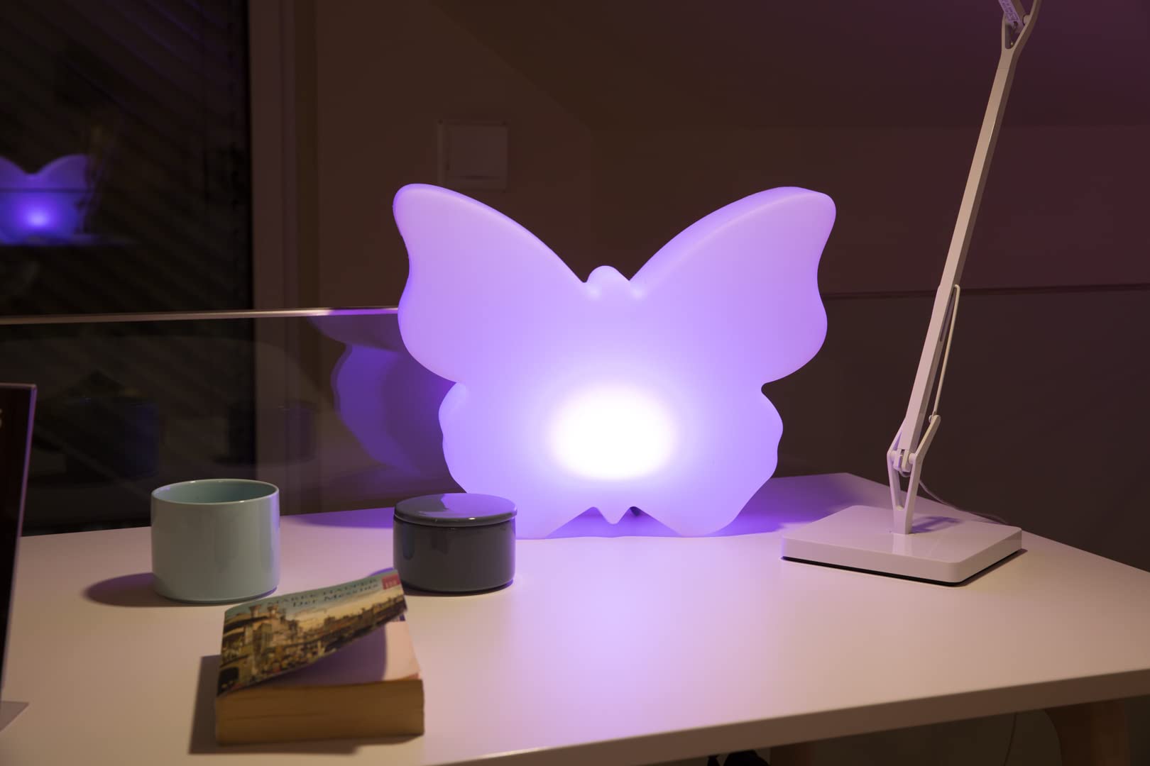 8 seasons design Shining Butterfly LED Deko-Lampe Schmetterling 40 cm (Weiß), mit Farbwechsler (15 Farben), inkl. Leuchtmittel, Tischlampe, Kinderzimmerlampe, Outdoor & Indoor