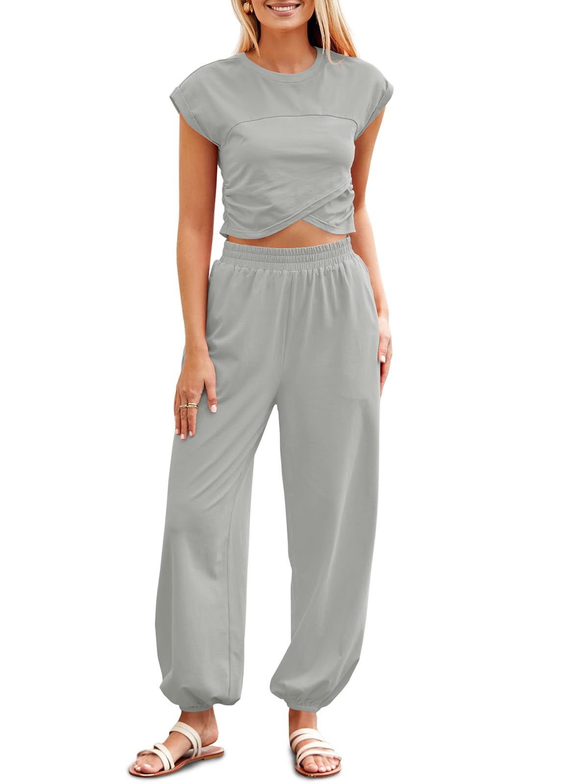 Fisoew Conjunto casual de dos piezas para mujer, conjunto de camiseta corta y pantalones deportivos con bolsillos