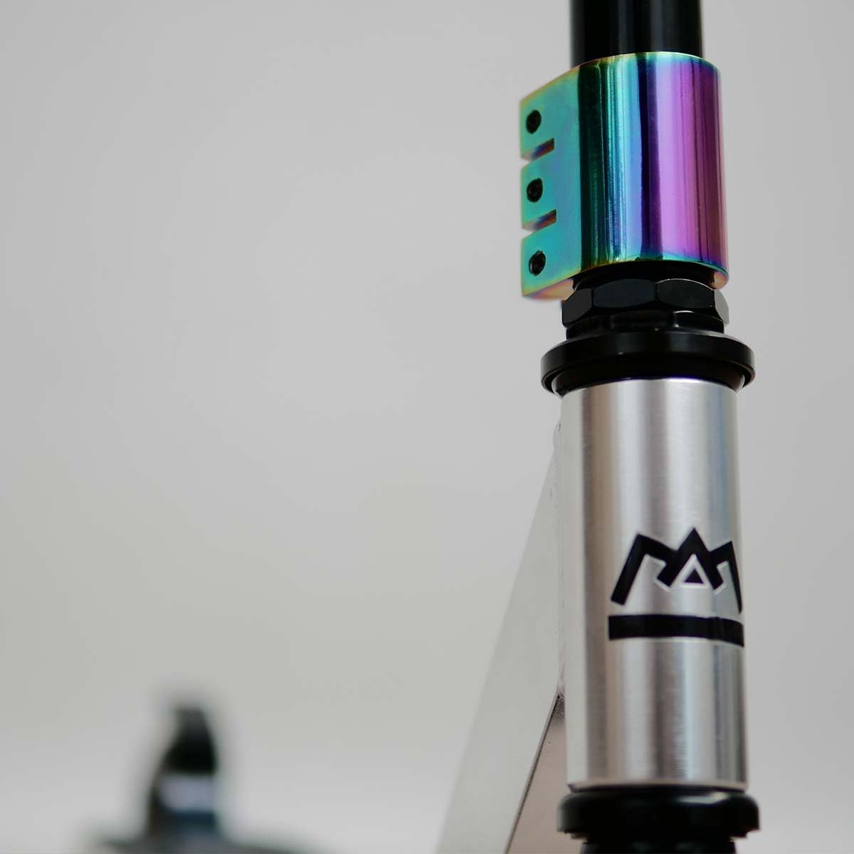 Patinete Freestyle ATAA Blazer Plateado para Trucos con Manillar Acero Ruedas PU 110 mm y rodamientos ABEC 9 a Partir de 10 años y para Adultos