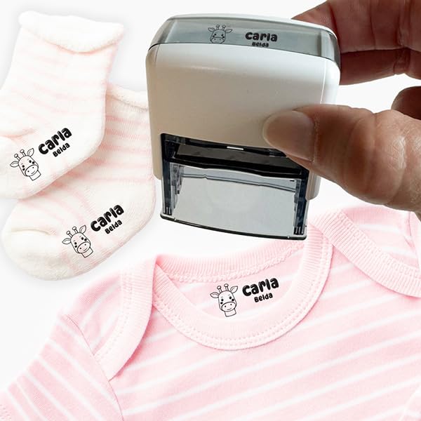 Transparent Gift Sello Personalizado para Ropa y Objetos de Niños. Marcador de Nombre Infantil para Guardería, Colegio y Campamentos. Apto para Lavadora y Secadora. Marcador Textil.
