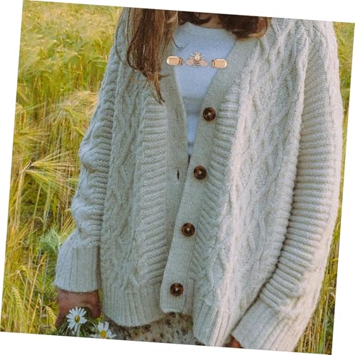Broche abeille dorée : fixez vos cardigans et pulls ouverts facilement - 2