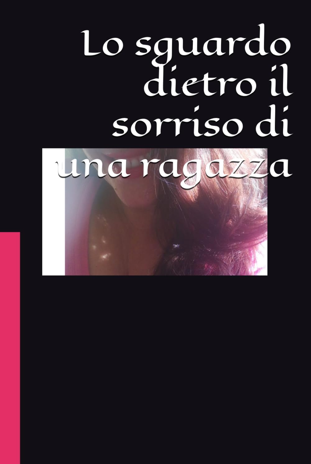 Lo sguardo dietro il sorriso di una ragazza